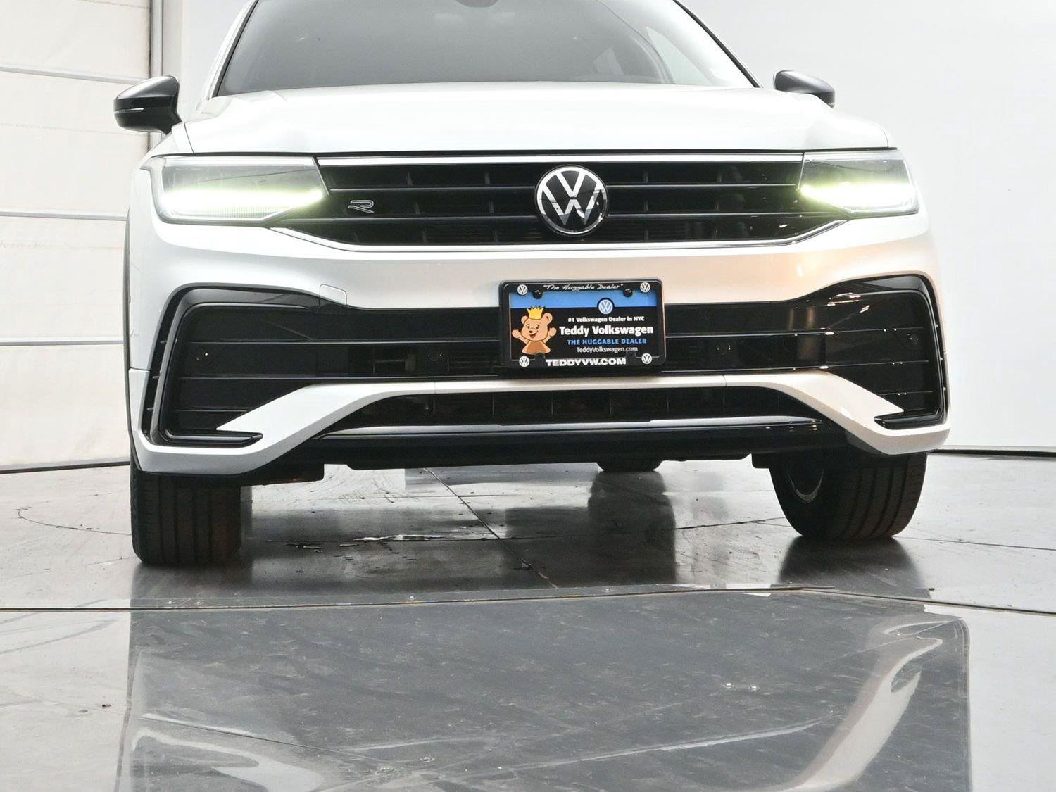 Used 2022 Volkswagen Tiguan SE R-Line AWD/4WD image 29