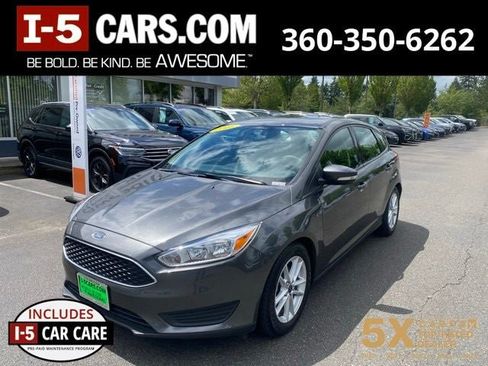 Used 2016 Ford Focus SE FWD image 1