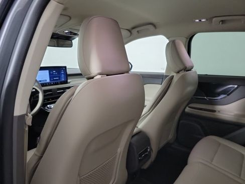 Used 2023 Lincoln Corsair FWD image 11