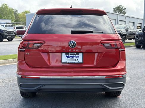 Used 2024 Volkswagen Tiguan SE image 9