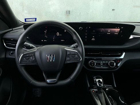 Used 2025 Buick Envista Sport Touring image 13