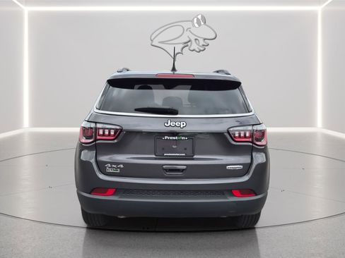 Used 2024 Jeep Compass Latitude w/ Sun and Sound Group AWD/4WD image 4