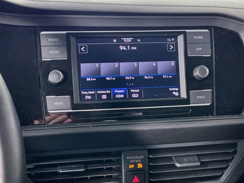 Used 2023 Volkswagen Jetta SE FWD image 14