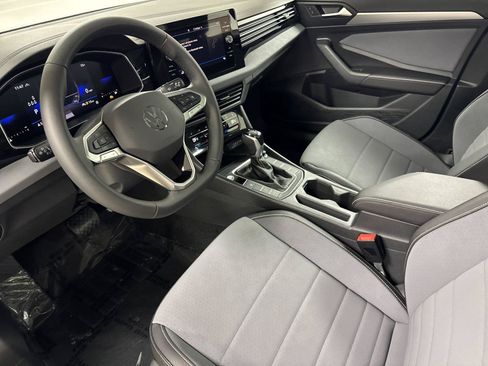 New 2027 Volkswagen Jetta SE FWD image 9