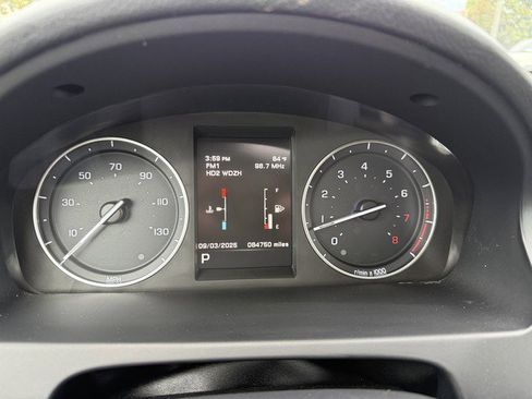 Used 2015 Land Rover LR2 image 21