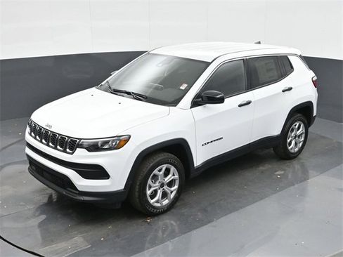 Used 2025 Jeep Compass Sport image 33
