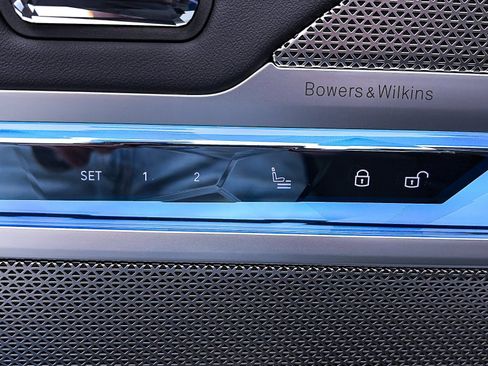 Used 2023 BMW 740i w/ Executive Package image 6