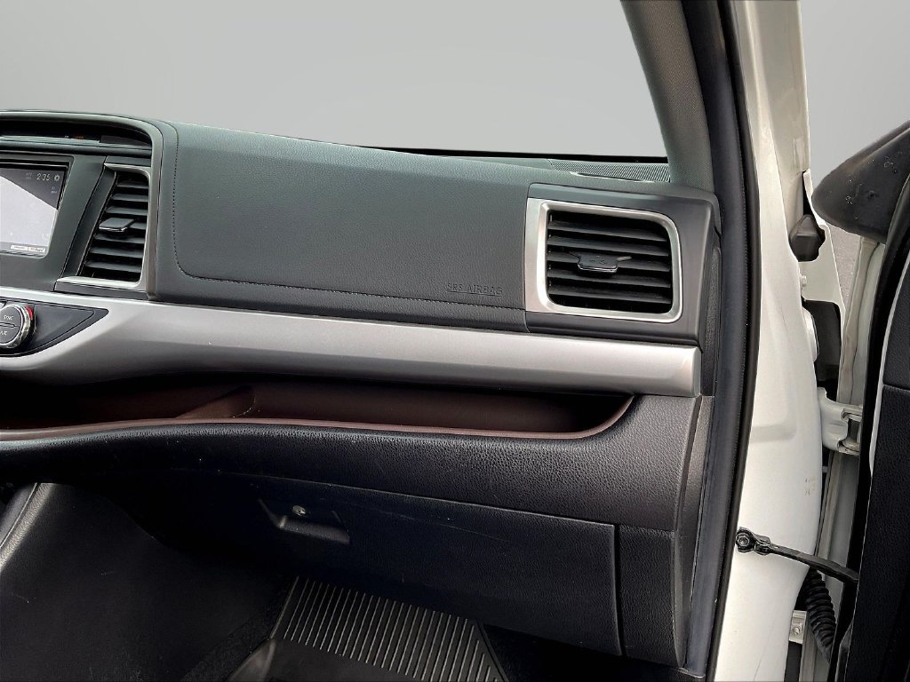 Used 2019 Toyota Highlander XLE AWD/4WD image 29