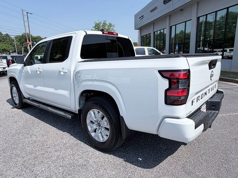 Used 2023 Nissan Frontier SV w/ SV Convenience Package RWD image 7