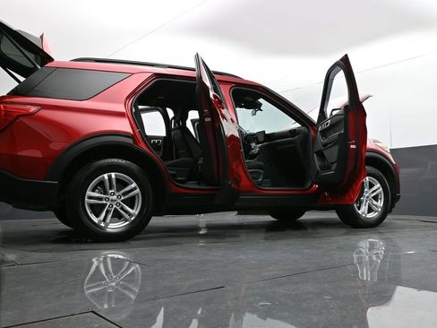 Used 2020 Ford Explorer XLT image 33