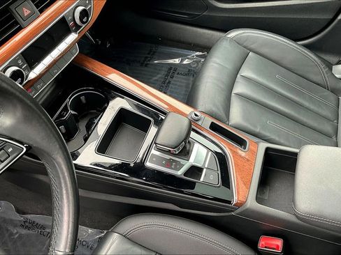 Used 2023 Audi A4 2.0T Premium w/ Convenience Package AWD/4WD image 18