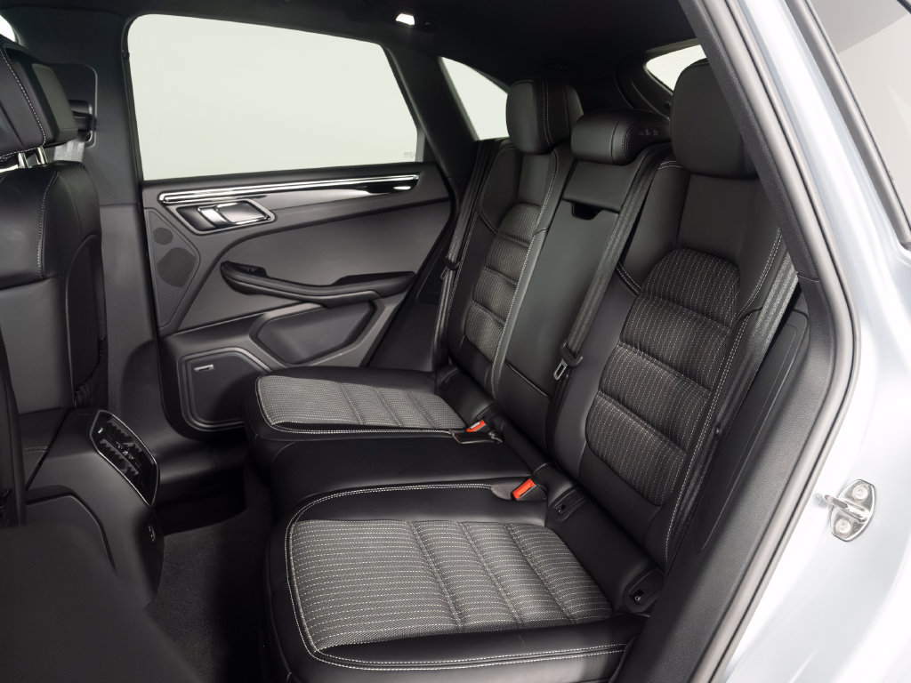 Certified 2026 Porsche Macan Turbo AWD/4WD image 42