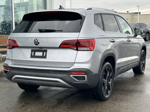 Certified 2022 Volkswagen Taos SE w/ Panoramic Sunroof Package image 7