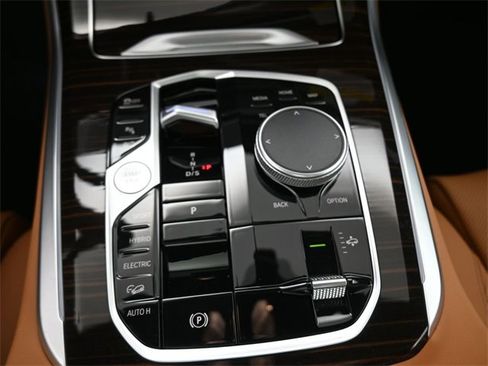 New 2026 BMW X5 xDrive50e w/ Climate Comfort Package image 9