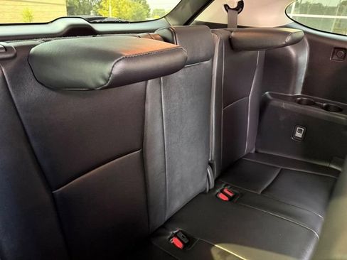 Used 2025 Toyota Highlander XLE AWD/4WD image 13