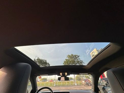 Used 2021 Mercedes-Benz CLA 250 4MATIC image 31