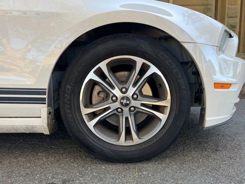 Used 2013 Ford Mustang Premium image 41