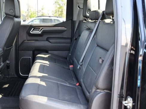 Used 2022 Chevrolet Silverado 1500 LT w/ Leather Package AWD/4WD image 13