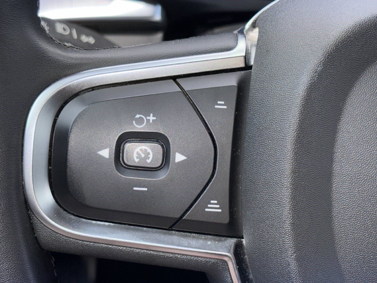 Used 2024 Volvo S60 B5 Core AWD/4WD image 14
