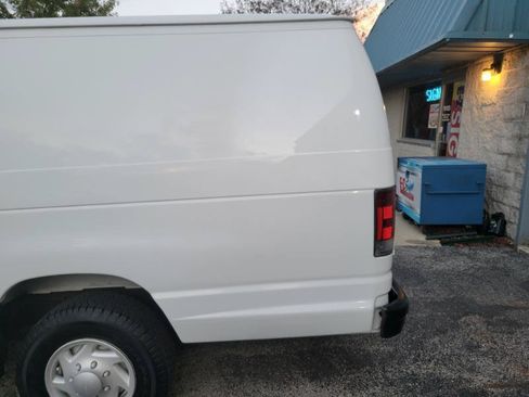 Used 2008 Ford E-350 and Econoline 350 Extended Super Duty RWD image 9