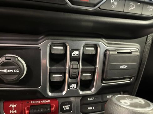 Used 2019 Jeep Wrangler Unlimited Rubicon AWD/4WD image 16