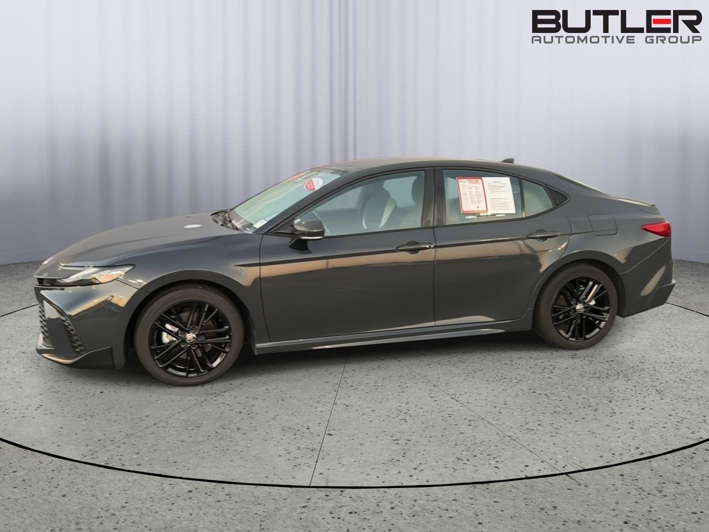 Used 2025 Toyota Camry SE FWD image 3