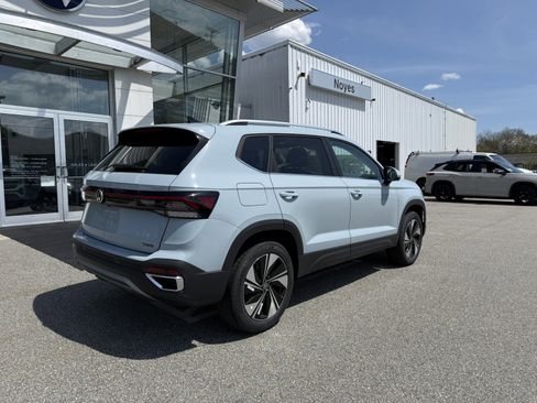 New 2026 Volkswagen Taos SE AWD/4WD image 3