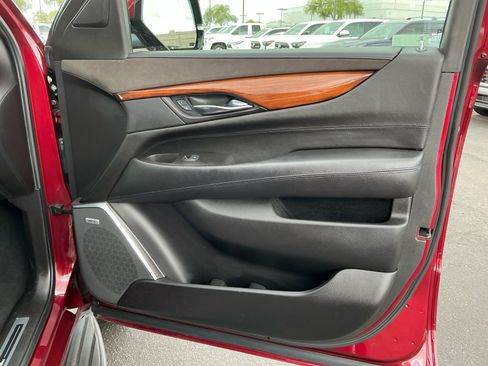 Used 2016 Cadillac Escalade Luxury image 16
