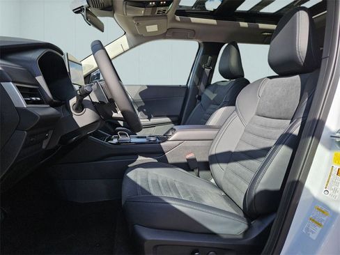 New 2025 Mitsubishi Outlander Trail Edition image 12