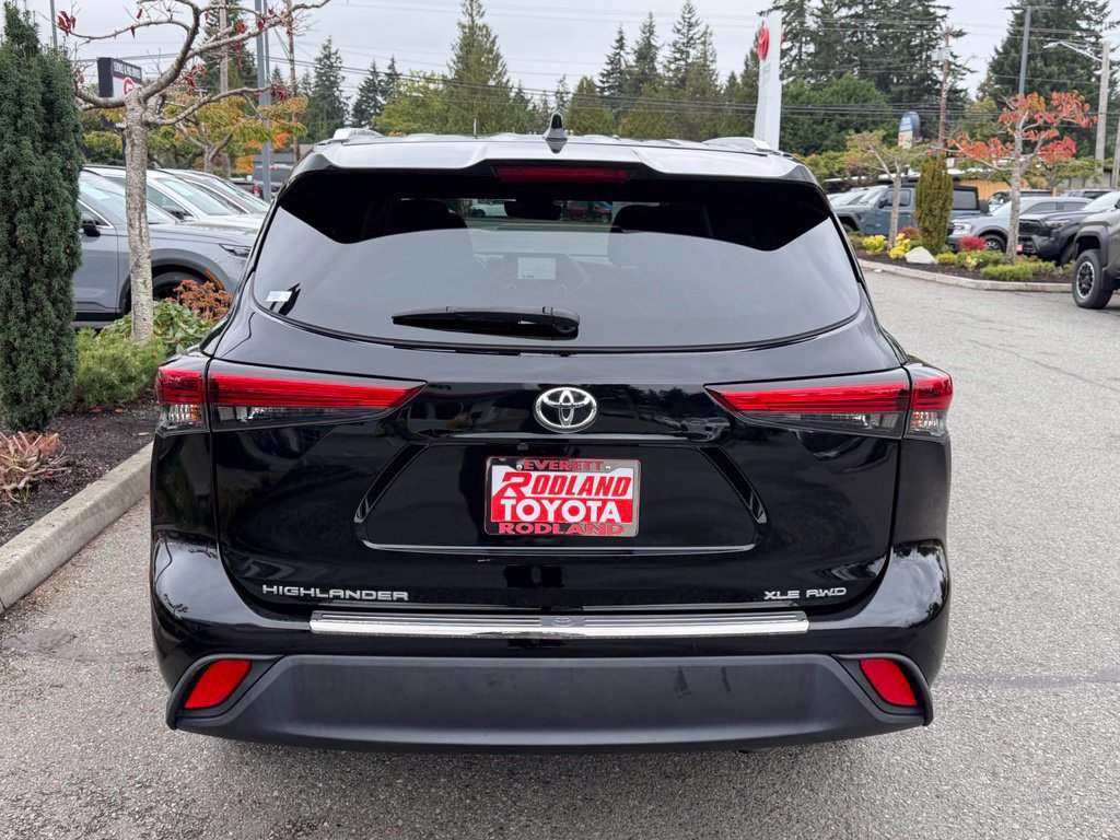 Used 2023 Toyota Highlander XLE AWD/4WD image 8