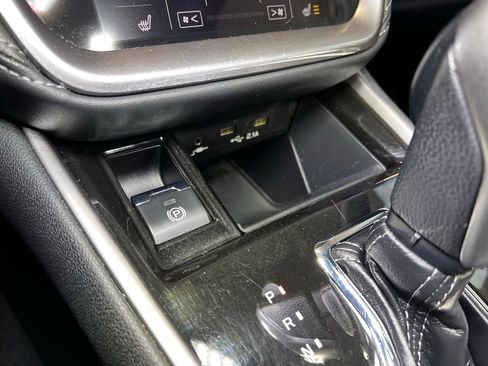 Used 2020 Subaru Outback Premium image 36