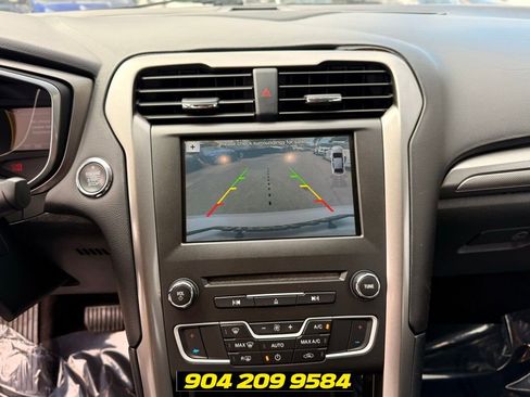 Used 2017 Ford Fusion SE w/ Fusion SE Technology Package FWD image 21