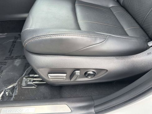 Used 2023 Toyota Venza Limited AWD/4WD image 24