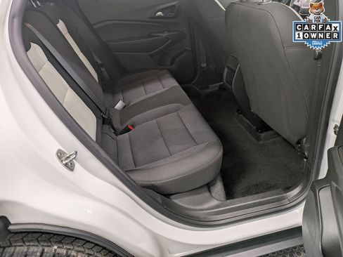 Used 2024 Chevrolet Trax RS w/ Sunroof Package FWD image 27