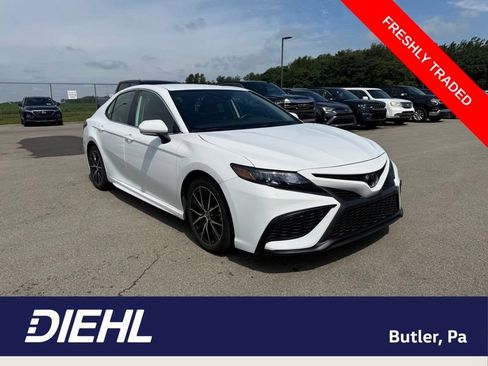 Used 2023 Toyota Camry SE FWD image 1
