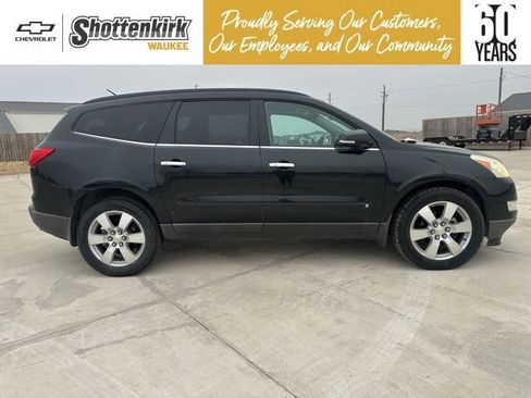 Used 2009 Chevrolet Traverse LTZ image 2
