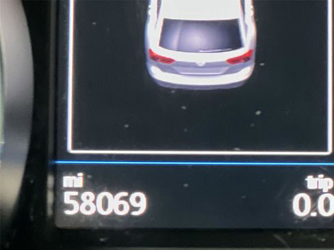 Used 2020 Volkswagen Tiguan SE w/ Panoramic Sunroof Package image 9