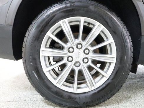 Used 2017 Cadillac XT5 Luxury w/ Driver Awareness Package image 23