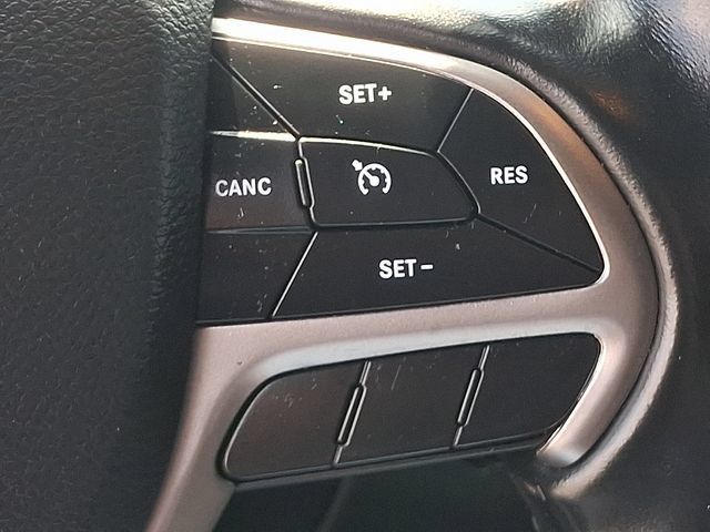 Used 2020 Jeep Grand Cherokee Altitude AWD/4WD image 22