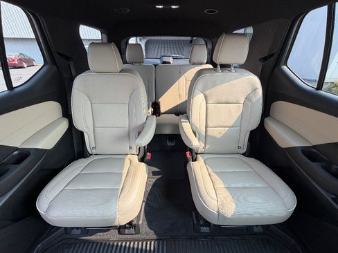 Used 2023 Chevrolet Traverse Premier AWD/4WD image 4