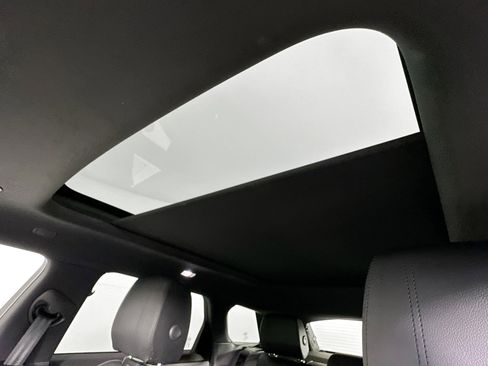 Used 2021 Land Rover Range Rover Evoque R-Dynamic SE image 22