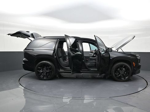 Used 2024 Chevrolet Traverse RS FWD image 26