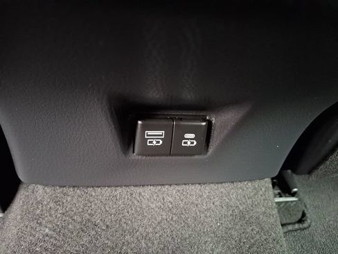 Used 2025 Toyota Camry SE w/ Convenience Package AWD/4WD image 11
