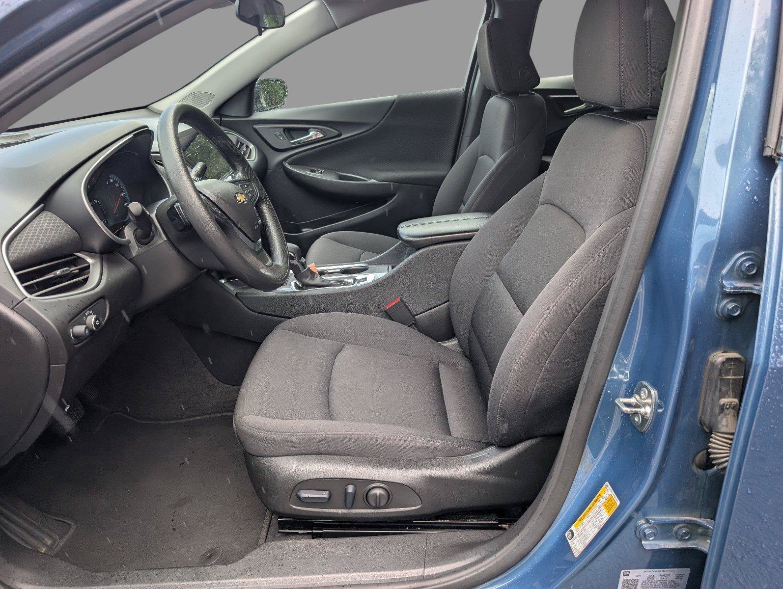 Used 2025 Chevrolet Malibu LT FWD image 12