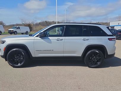 Used 2025 Jeep Grand Cherokee Altitude