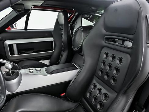 Used 2005 Ford GT RWD image 37