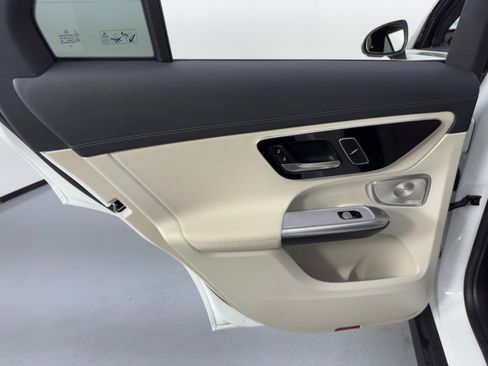 Used 2025 Mercedes-Benz GLC 300 4MATIC image 47