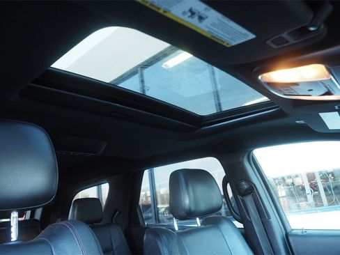 Used 2018 Dodge Durango R/T w/ Technology Group image 27