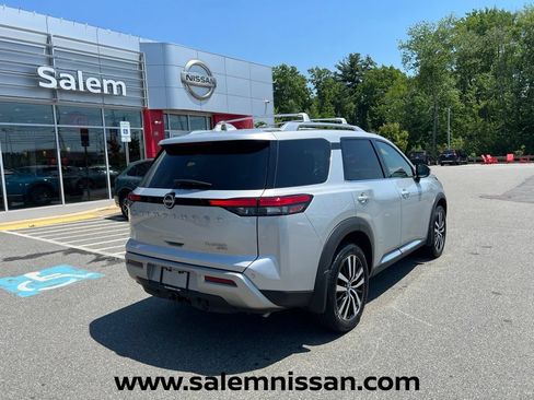 Used 2025 Nissan Pathfinder Platinum w/ Cargo Package AWD/4WD image 7