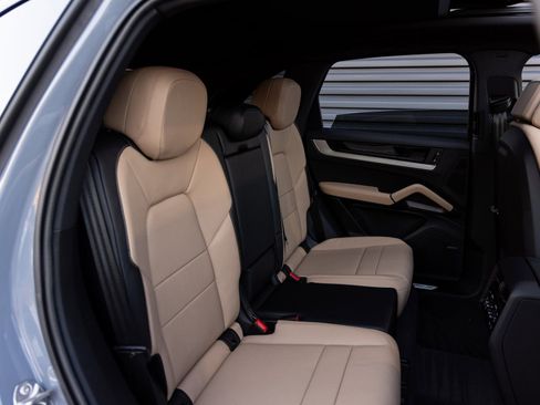 Certified 2026 Porsche Cayenne Base image 31